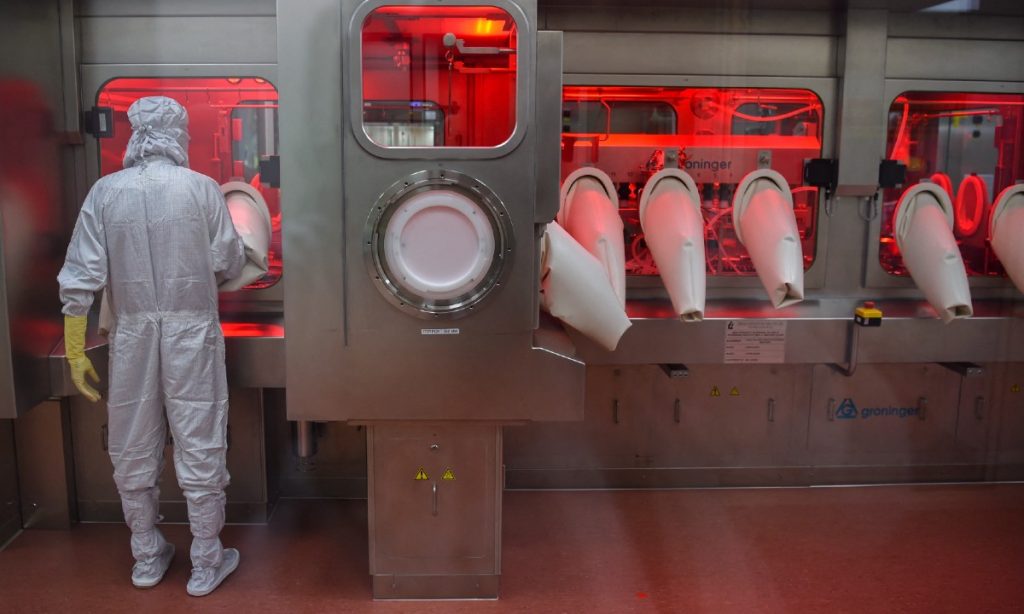 Instituto Serum da Índia envia primeiras vacinas ao programa Covax