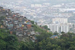 Favelas do Rio registram mais mortes por Covid-19 que muitos países