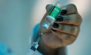 Vacinas são eficazes contra todas as variantes da Covid-19, diz OMS