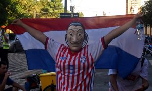 Como o colapso na saúde levou milhares às ruas no Paraguai