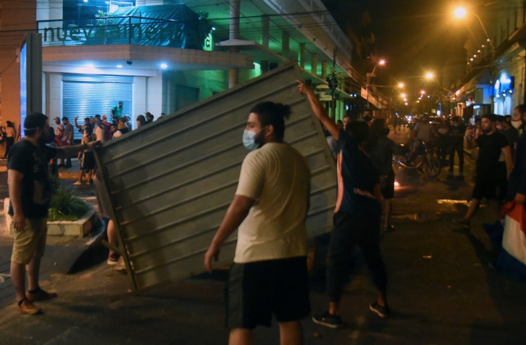 Paraguai tem segunda noite de protestos contra o presidente do país