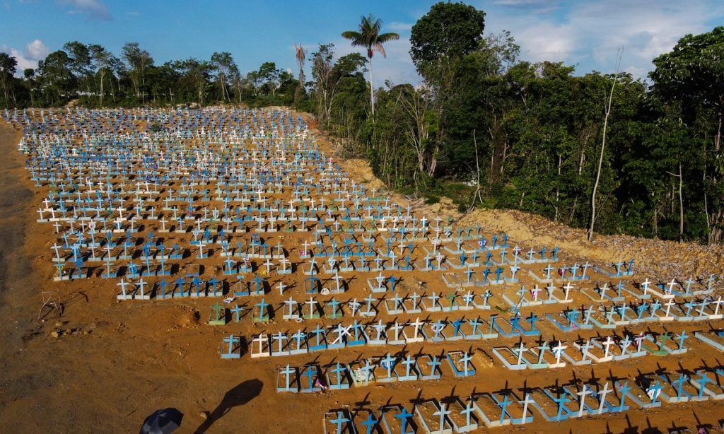 No segundo ano de pandemia, Brasil registrou o maior número de óbitos e o menor de nascimentos