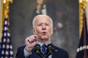 Biden envia soldados ao Afeganistão para ajudar na fuga de civis