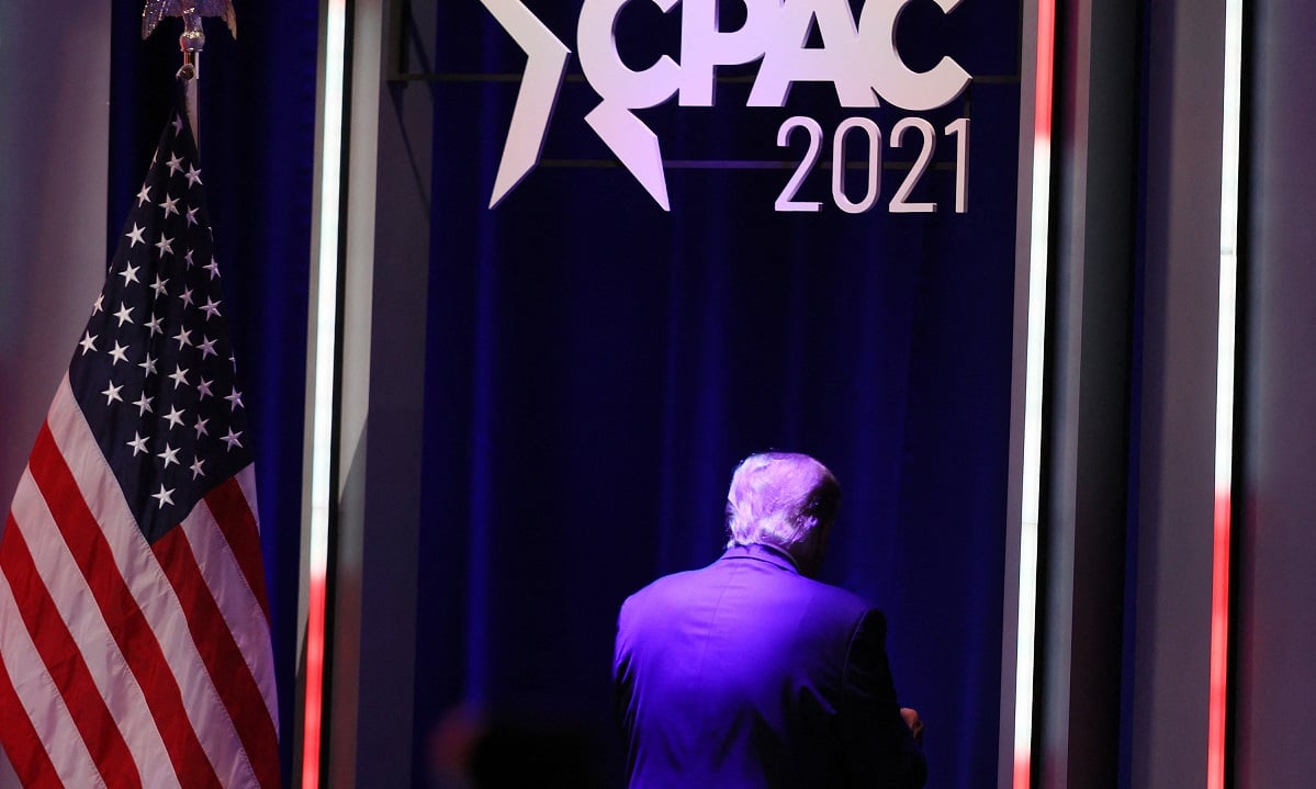 Em discurso, Trump insiste em fraude e insinua disputar presidência em 2024