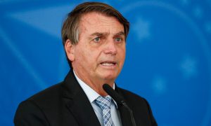 Bolsonaro diz que Brasil viveria 'o caos' se Haddad fosse o presidente