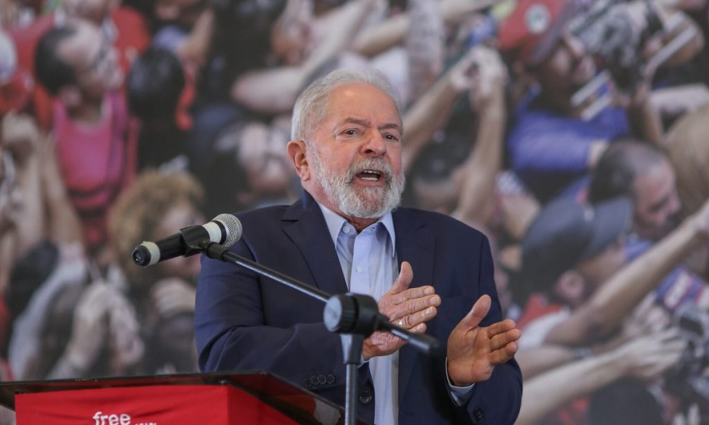 O povo vai se libertar do Bolsonaro em 2022, diz Lula
