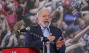 Lula confirma-se o grande líder deste Brasil de Bolsonaro