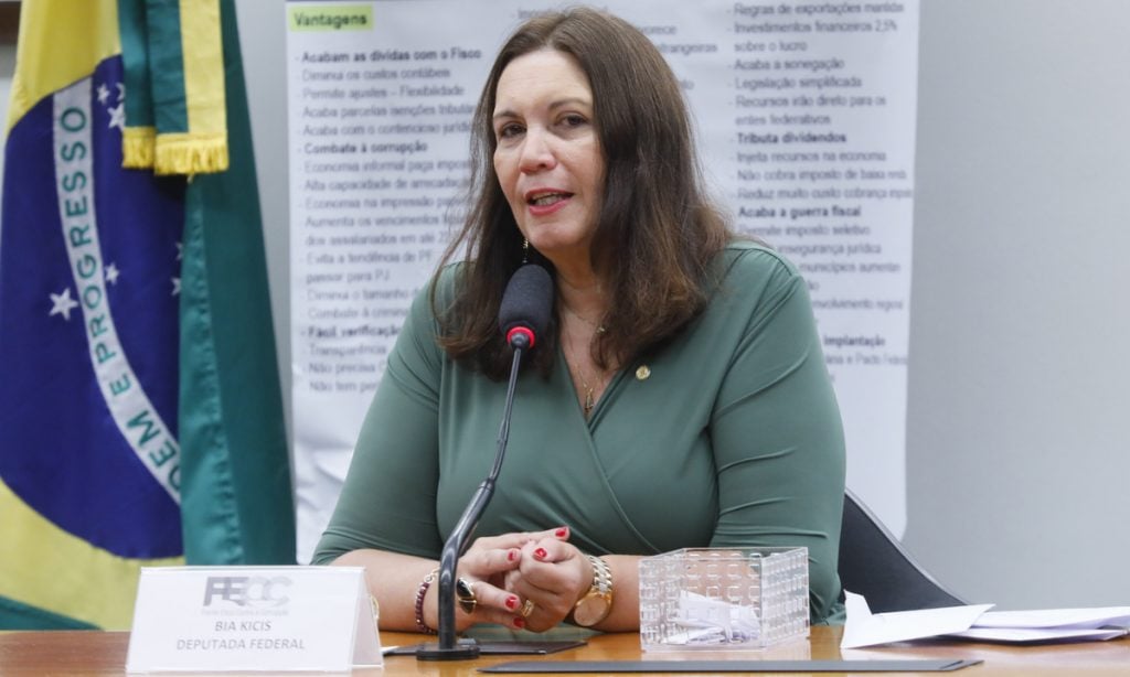 CCJ adia votação de PL que mira no MST e cria cadastro contra ‘invasores’ de terras