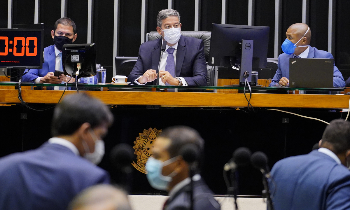 Câmara elege presidentes de dez comissões permanentes