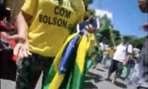 Dois jornalistas são agredidos durante atos pró-Bolsonaro; entidades reagem
