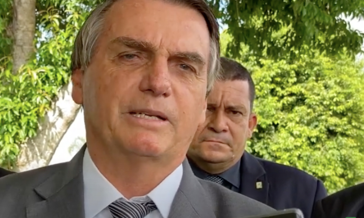 Bolsonaro fala em ações duras contra governadores pela ‘liberdade do povo’
