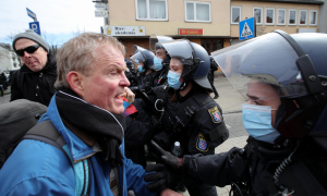 Polícia entra em confronto com manifestantes contrários ao lockdown na Alemanha