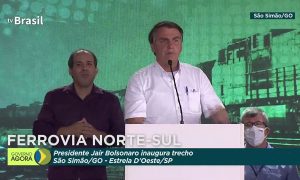 ‘Chega de frescura e de mimimi’, diz Bolsonaro um dia depois de o Brasil perder 1.910 pessoas para a Covid