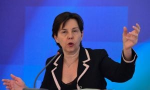 ‘Aberração’: Ex-ministra critica redução do auxílio em meio à alta do desemprego e da inflação