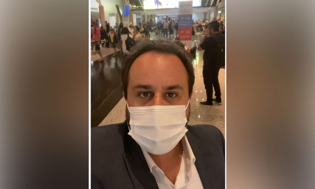 Em SC, prefeito de município do litoral ignora colapso e incentiva visita de turistas