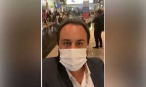 Em SC, prefeito de município do litoral ignora colapso e incentiva visita de turistas