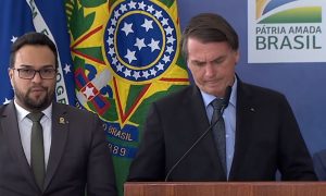'Estamos dando certo', diz Bolsonaro em meio ao recorde de mortes por Covid-19