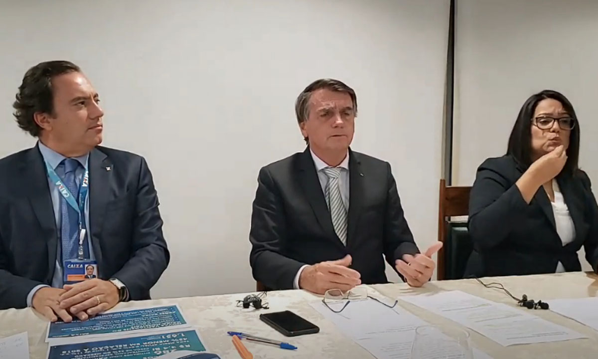 Em dia com 2,7 mil mortes, Bolsonaro elogia conduta de seu governo na pandemia: ‘Está dando certo’