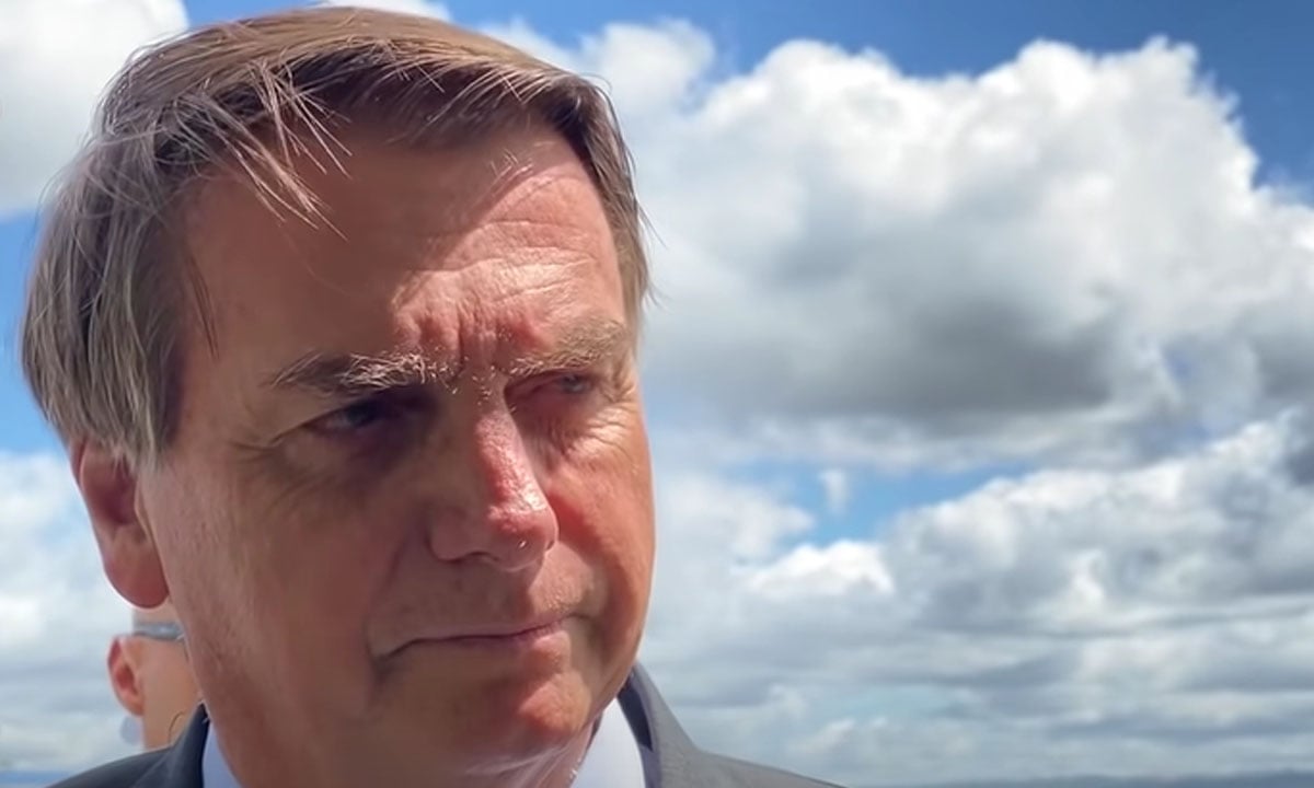 Bolsonaro rebate denúncia sobre ‘tratoraço’ e ataca a imprensa