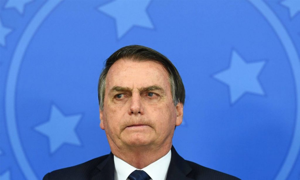 300 mil mortes: ‘Em grande medida, a responsabilidade direta é do governo Bolsonaro’, diz especialista