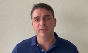 ‘Simples compra e venda’, diz Flavio Bolsonaro sobre mansão de R$ 6 milhões