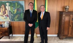 Bolsonaro diz Queiroga vai mudar status de pandemia para endemia até final do mês