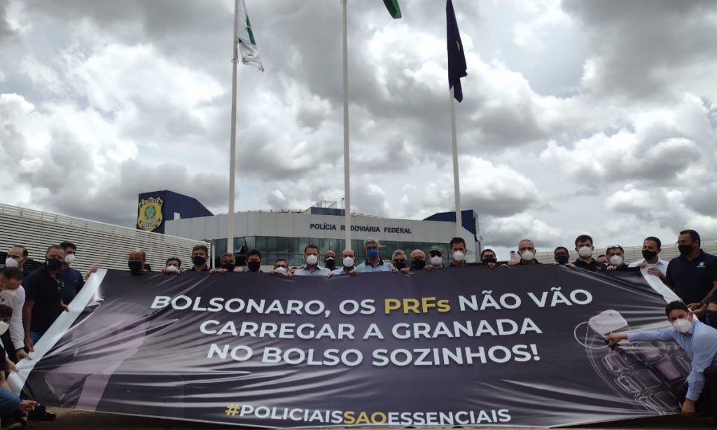 Policiais rodoviários federais fazem protesto contra Bolsonaro: 'Não aguentamos mais traição'