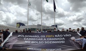 Policiais rodoviários federais fazem protesto contra Bolsonaro: 'Não aguentamos mais traição'