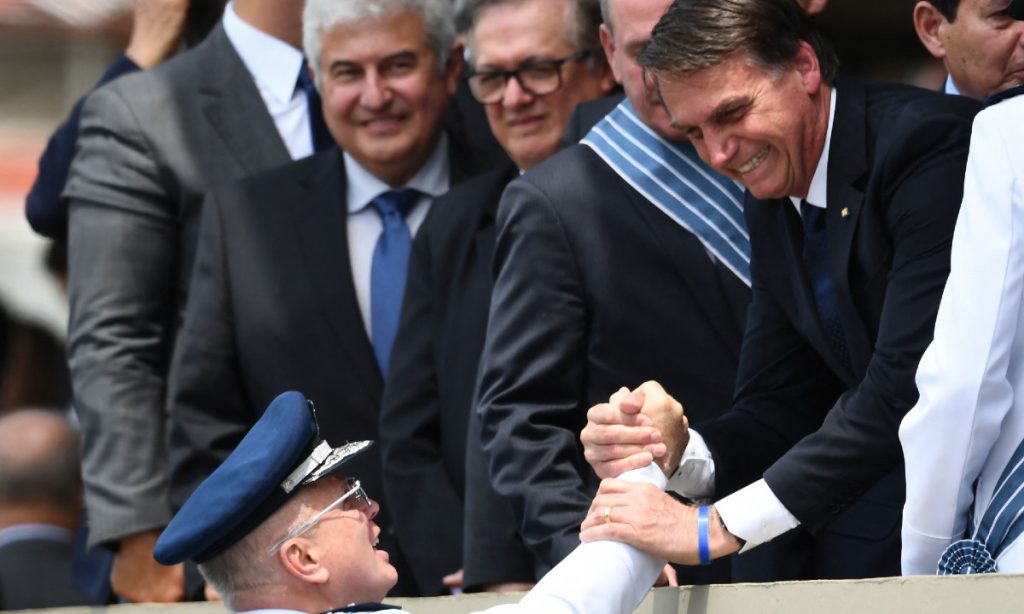 'Bolsonaro e generais da extrema direita transformam ditadura em projeto de poder'