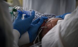 Covid-19: São Paulo sofre com falta de medicamentos para intubação