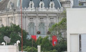 Palácio do governo do Rio hasteia bandeiras nazistas para gravação de série
