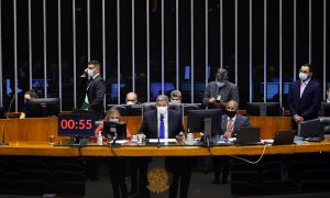 Câmara adia análise sobre a nova Lei de Segurança Nacional