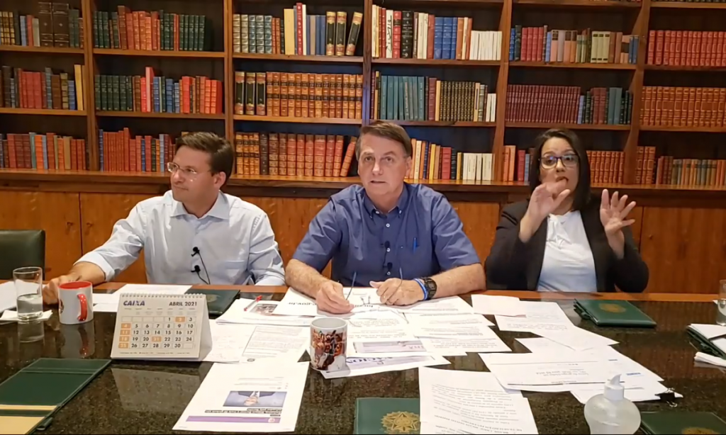 'Meu Exército não vai às ruas para agir contra o povo', diz Bolsonaro