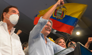 Ex-banqueiro, liberal Guillermo Lasso é eleito presidente do Equador