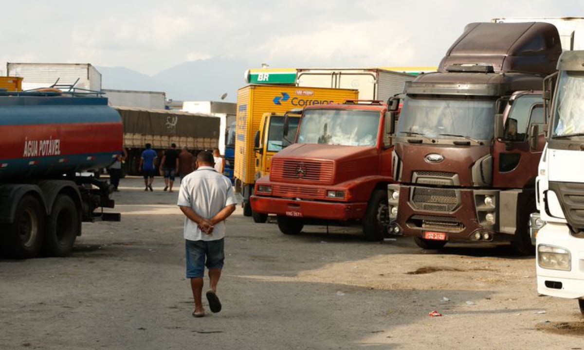 Caminhoneiros autônomos pedem socorro: ‘Estamos pagando para trabalhar’