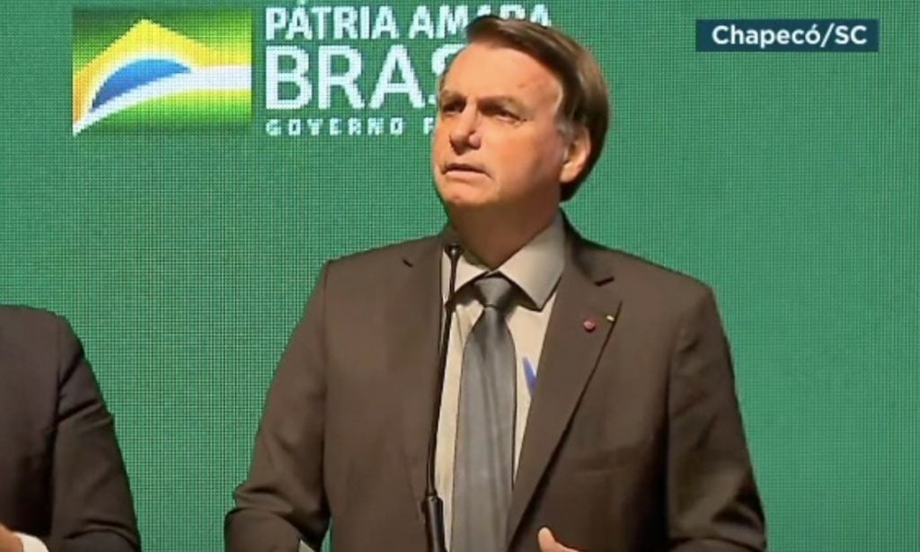 Bolsonaro compara Covid-19 com HIV: 'Era voltado a uma classe com comportamentos sexuais diferenciados'