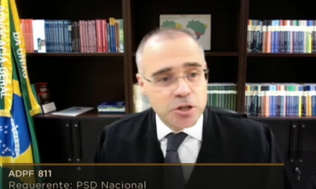 Mendonça defende abertura de igrejas e templos e diz que cristãos 'estão dispostos a morrer pela liberdade'