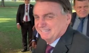 Bolsonaro faz ‘piada’ com ivermectina e diz que esquerda é contra ‘porque ela mata verme’