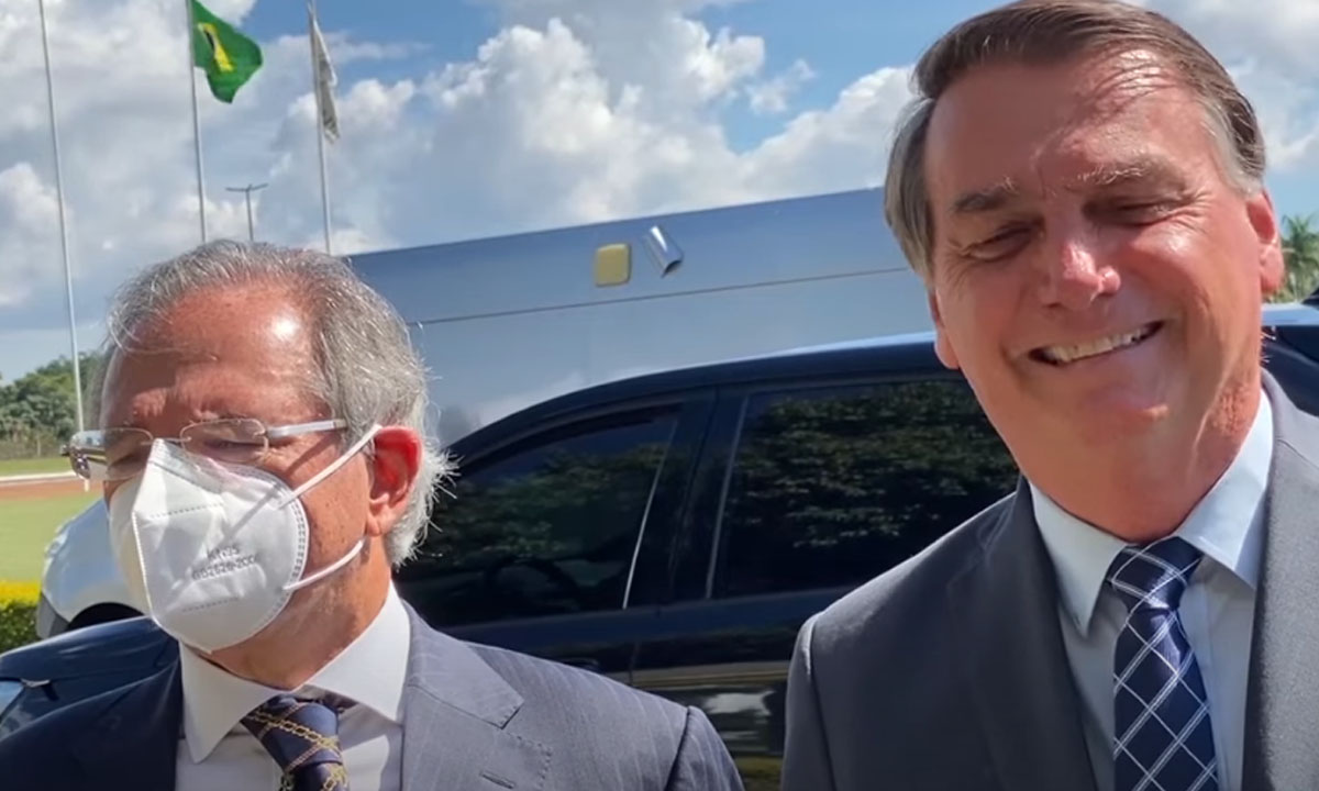 Acuado pela CPI, Bolsonaro evoca o ‘kit gay’ e diz que ‘zerou a sexualização nas escolas’