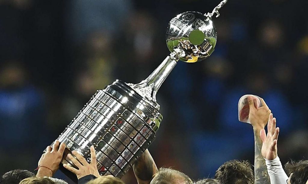 Conmebol recebe 50 mil doses de vacinas para aplicar em jogadores e funcionários