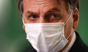 Bolsonaro chama de ‘porcaria’ projeto que prevê uso medicinal da maconha