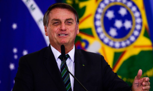 Bolsonaro veta projeto que facilitaria acesso a remédios orais contra o câncer