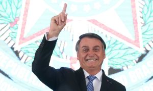Pesquisa aponta Bolsonaro como principal culpado no atraso das vacinas
