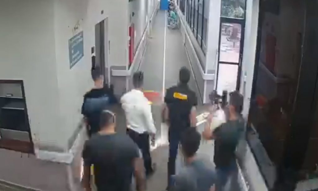 Governo de SP acusa Kim Kataguiri e Arthur do Val de invadirem hospital
