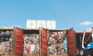 Importação clandestina de lixo vira problema nos portos brasileiros