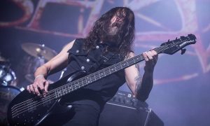 Baixista referência, Mariutti conta em livro os conflitos que viveu no rock