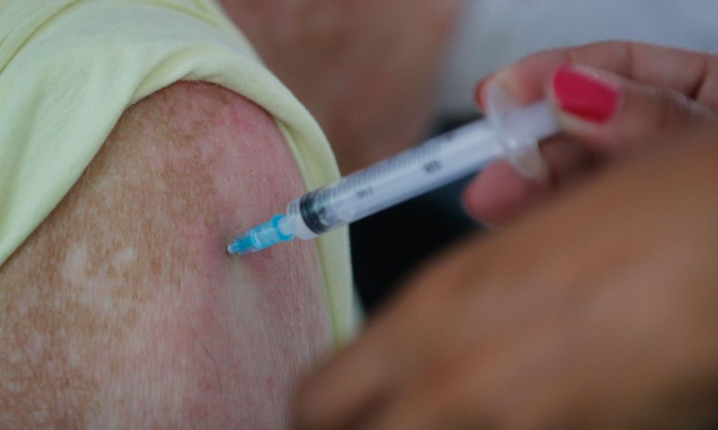 Senado aprova quebra de patentes de vacinas contra covid-19