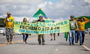 Bolsonaristas voltam às ruas contra medidas restritivas e STF