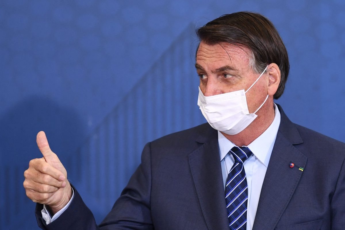 ‘Duas caras?’, questiona Perpétua Almeida sobre Bolsonaro com máscara no Equador