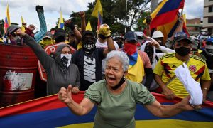 Papa pede diálogo na Colômbia e defende direito de se manifestar